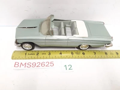 Vintage AMT 1960 Pontiac Bonneville Convertible Dealer Promo Model Car 1/25 - Image 1 of 4