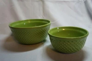 2 WILLIAMS SONOMA green 'hobnail' nesting Mixing SERVING BOWLS dishwasher safe - Picture 1 of 3