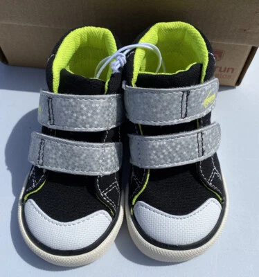 Zapatilla deportiva See Kai Run Basics para niños pequeños Rowan negra/verde lima 4 nueva en caja Foto 1 de 4