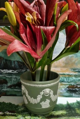 VTG Wedgwood England Jasperware Green jardiniere cachepot planter neoclassical - image 1 of 4