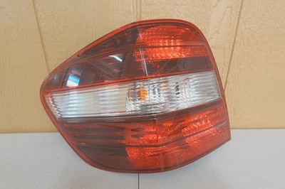 2009-2011 MERCEDES BENZ ML350 LEFT TAILLIGHT (OEM) - Image 1 of 4