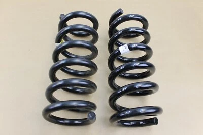 52113934AA Mopar OEM Front Coil Springs for Certain 2003-2010 Dodge Ram 3500 - Изображение 1 из 4