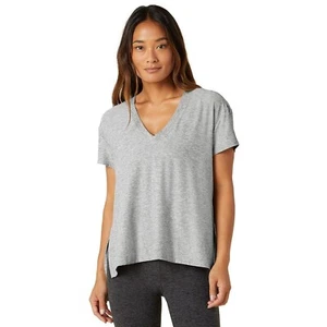 Camiseta larga Beyond Yoga Split Up gris plata niebla para mujer talla grande - Imagen 1 de 8