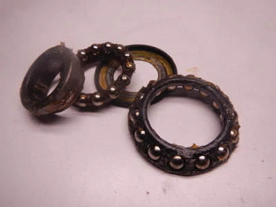 Rodamientos de vástago de dirección triple árbol 1996 Honda CBR600F3 CBR 600 F3 96 CBR600 Foto 1 de 4