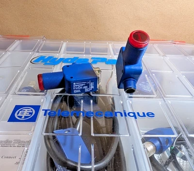 Telemecanique XUN0APSNM12 Photoelectric Sensor, 12 cm, 24VDC, Diffuse, (New NB) - Image 1 of 4