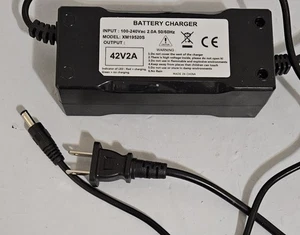 Cargador Batería XM19520S Entrada 100-240Vac 50/60hz 42V2A - Imagen 1 de 2