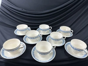 Wedgwood England geprägt Queensware 8 Tassen und 8 Untertassen Lavendel auf Creme - Bild 1 von 11