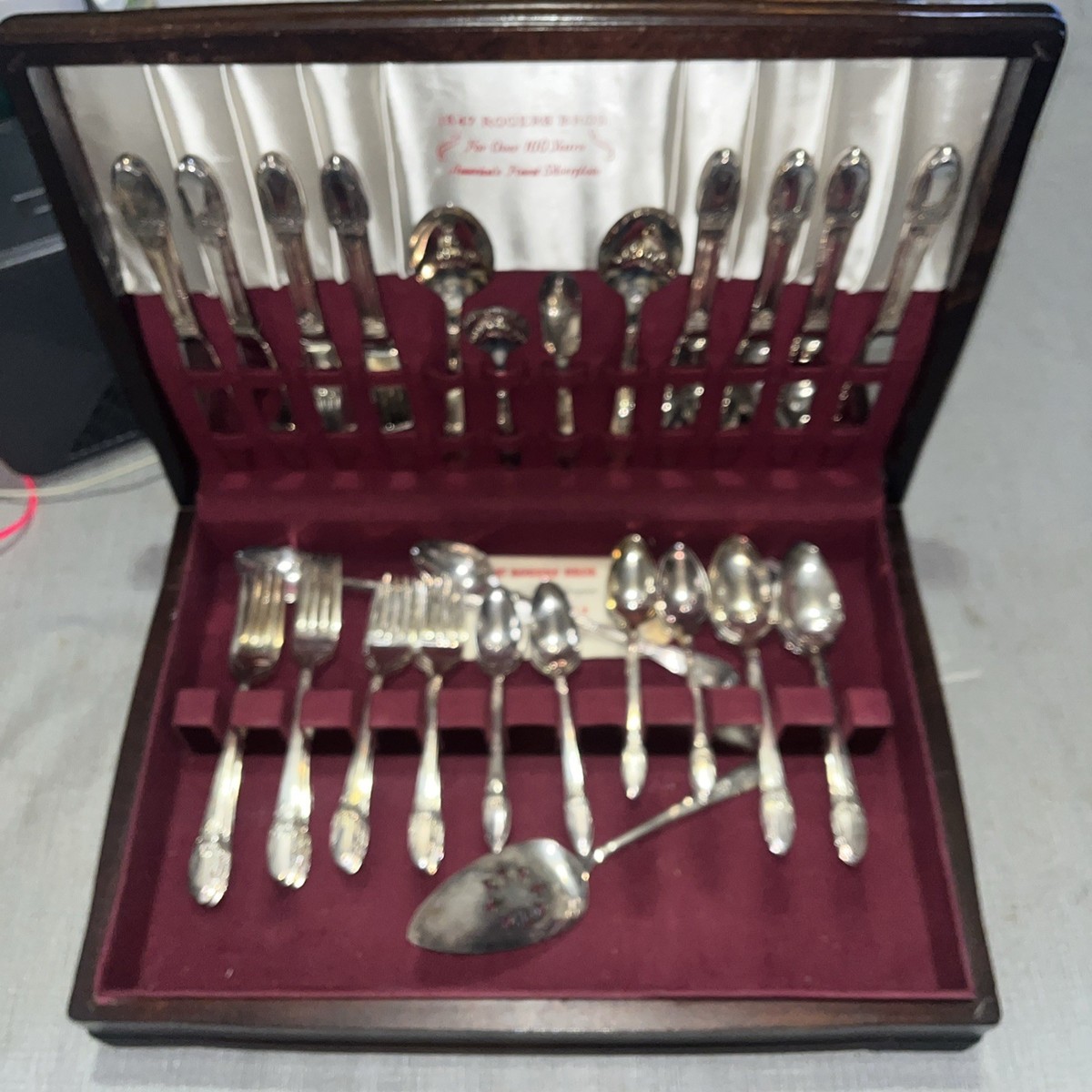 1847 Rogers Bros First Love Flatware-Set Antique US Silver 1847 Rogers Bros First Love Flatware-Set Antique US Silver