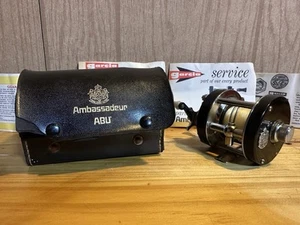 Vintage Abu Garcia Ambassadeur 5000-C Baitcasting Reel with Leather Case/Manuals - Picture 1 of 4
