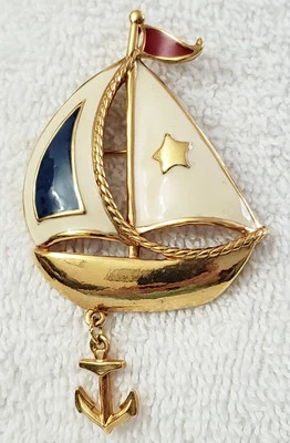 Broche Vintage Esmalte Avon Velero Azul y Blanco Barco Náutico Ancla Tono Dorado Foto 1 de 3
