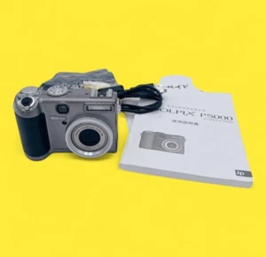 Nikon CoolPix P5000 Digitalkamera Silber Versand aus JP - Bild 1 von 7