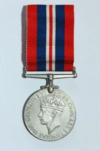 War Medal 1939-1945 - Original British WW2 Campaign Medal - Picture 1 of 3