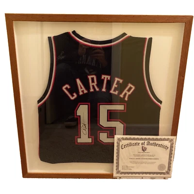 Camiseta deportiva autografiada por Vince Carter de los Nets 15 con certificado de autenticidad enmarcado Salón de la Fama 2024 Foto 1 de 4