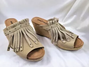 Minnetonka Quinn Suede Taupe Fringe Peep Toe Wedges Size Woman's 10 - Picture 1 of 8