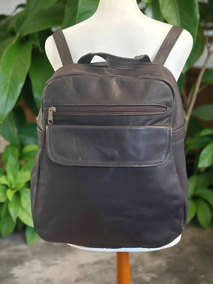 Mochila de cuero genuino suave marrón oscuro compartimentos con cremallera 12" x 14” sin marca Foto 1 de 4
