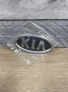 Brand New!!! KIA FRONT GRILLE EMBLEM BLACK CHROME SYH301-130 D9 - Foto 1 di 9