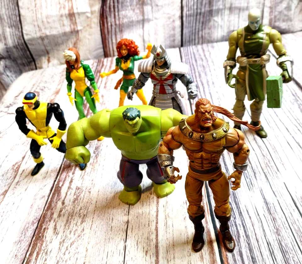 Lote de 7 bonecos colecionáveis Marvel Comics Legends. (4) Heróis e (3) Vilões. - Imagem 1 de 4