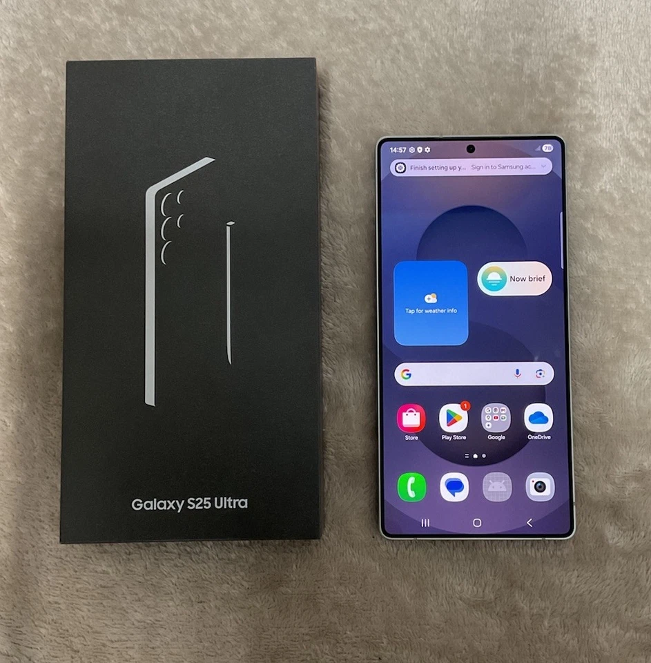 Samsung Galaxy S25 Ultra 256GB Silver Blue 6.9” 5G AI UK, 12GB RAM, Unlocked - Image 1 of 3