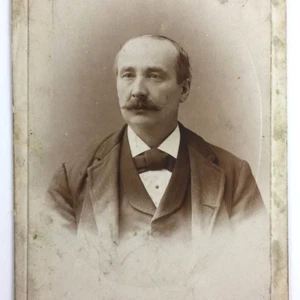 Cabinet Card Photograph Portrait Of A Man Rossbach Jersey City New Jersey - Picture 1 of 4