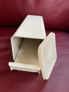 Tupperware Contenitore Porta Formaggio e/o Cracker con Coperchio e Vassoio VINTAGE - Foto 1 di 3