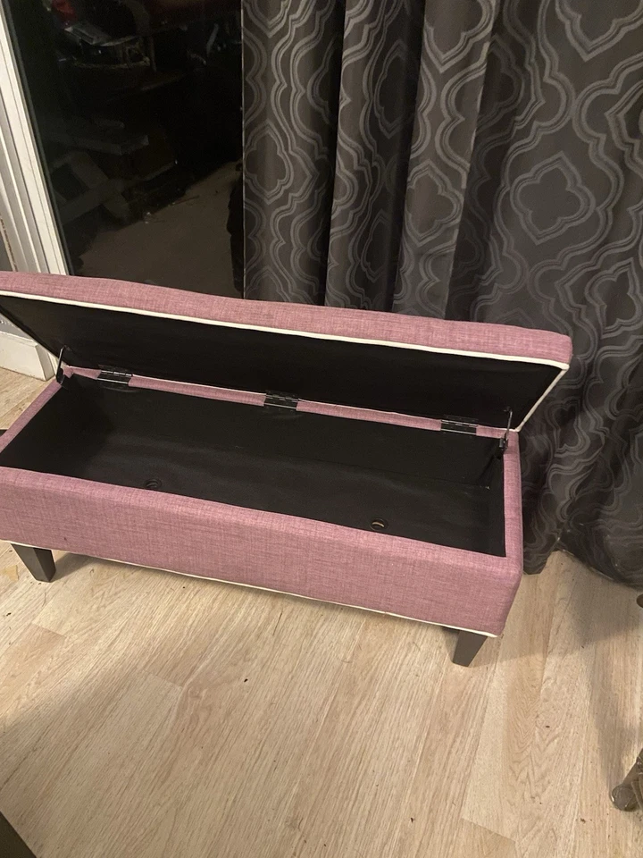 Banco de almacenamiento Cambridge Foto 1 de 2