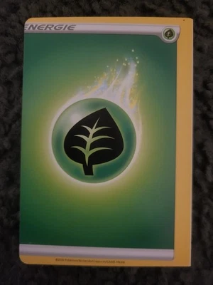 Ultrare Card Printing Error Pokemon Energie 2020 NM De Grass - Bild 1 von 2