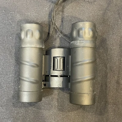 Tasco Binoculars 8x21 Compact Folding Binoculars 165RB - Image 1 of 4