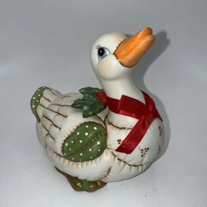 De colección 1987 Geo Z Lefton Cerámica Navidad Pato Retazos con Holly & Bow 6”H - Imagen 1 de 9