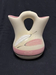 Vintage Pink Pottery Feather Wedding Vase  5 1/2” Tall 5” Wide Signed Souvenir - Picture 1 of 8