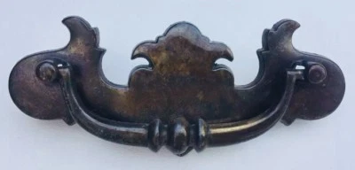 Латунная Бронзовая Старинная Фурнитура Колониальный Ящик Чиппендейл 4" центра Крыло летучей мыши - Изображение 1 из 4