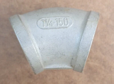 NEW  1-1/4in 150 Threaded (NPT) 45° Elbow T-304 Stainless Steel Pipe Fitting - Image 1 of 4