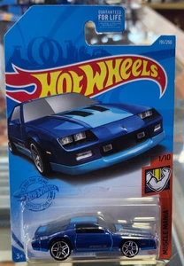Hot Wheels Muscle Mania 1/10 '85 Chevrolet Camaro Iroc-Z in Blue 191/250 - Picture 1 of 3