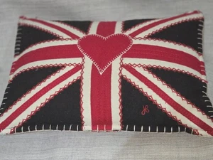 Cojín Jan Constantine Union Jack - 13 X 10 pulgadas - Cierre de botón - Imagen 1 de 14