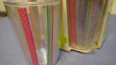 Cuatro vasos aislados Foto 1 de 2