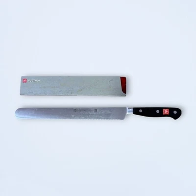 Wüsthof Cordon Bleu 28cm Wavy Bread Knife with Blade Cover Used - Image 1 of 4