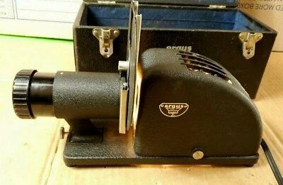 Vintage Argus Slide Projector 4" projection 3.5 Lens Portable Screen Lamp w/ Box - Image 1 of 4