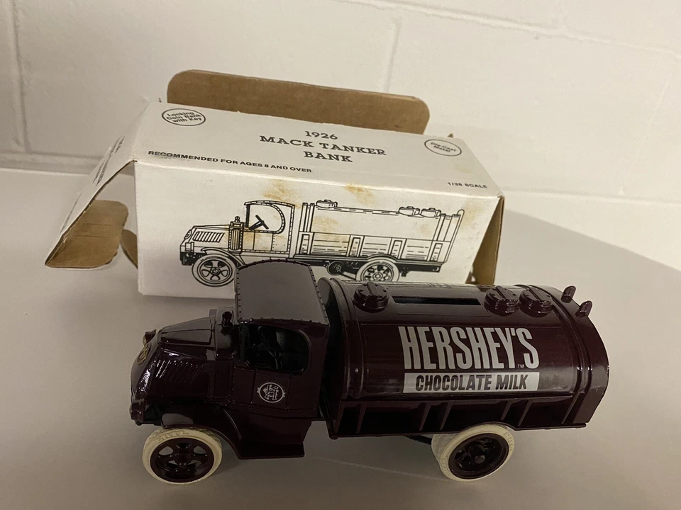 Ertl Hershey’s Chocolate Milk 1926 Mack camión cisterna banco de monedas-6 1/2” de largo Foto 1 de 4