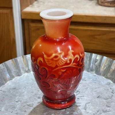 Jarrón chino AVON rojo y dorado de doble capa 2,5”x 7” ¡IMPRESIONANTE! Rojo fuego Foto 1 de 4