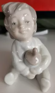 LLADRO Figurine-Baby with a Bottle-Year 1988-Porcelain-Figure Retired. - Picture 1 of 6