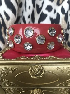 Betsey Johnson ORIGINAL Vintage Red Lucite Jeweled Bangle Bracelet - Bild 1 von 4