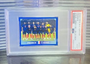 Pegatina paralela Panini Copa Mundial de la FIFA Qatar 2022 azul equipo de Francia PSA 9 POP 2 - Imagen 1 de 3