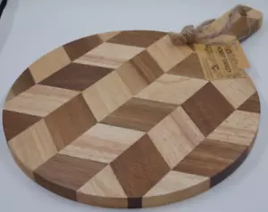 BEAUTIFUL ROUND WOOD CHARCUTERIE BOARD - Picture 1 of 3