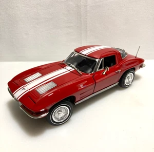 Chevrolet Corvette Stingray 1963 Red White Stripes Fuel Injected Auto World 1:18 - Picture 1 of 14