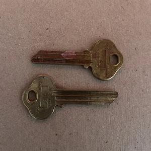 OLD ANTIQUE VINTAGE 2 PC NEW OLD STOCK S-6 UNCUT KEY BLANKS ( CURTIS ) - Picture 1 of 2