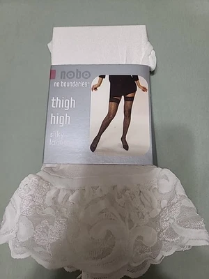 NUEVO Manguera blanca de encaje sedoso hasta el muslo No Boundaries para mujer; talla única Foto 1 de 4