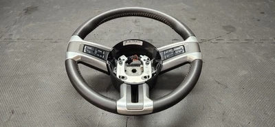 Mustang GT V6 2010-2014 volante de cuero negro OEM Foto 1 de 4