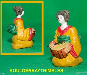 GEISHA PLAYING DRUM Thimble - SCULPTED by BLAS SERVIN PARAGUAY 1.5" tall GD1 - Picture 1 of 10