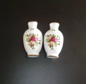 2 Vintage Royal Albert 4 1/4" Vases - Old Country Roses - 1962 - England - Picture 1 of 3