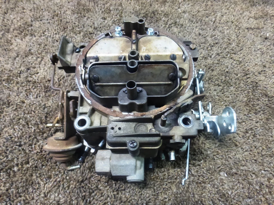 Carburador Cadillac Fleetwood V8 Rochester 4BBL Quadrajet 7042237 fabricante de equipamento original - Imagem 1 de 4