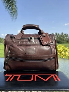 Rare TUMI Alpha Brown Leather Duffel Bag Carry On Gym Bag Weekender Minty - Bild 1 von 12